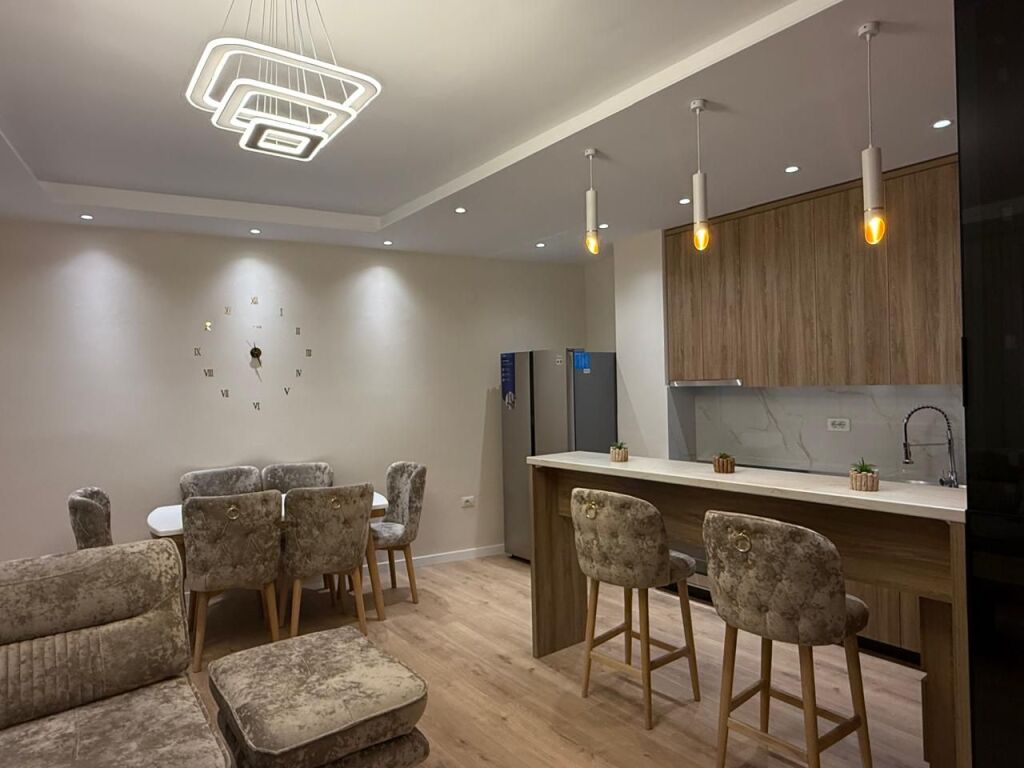 Jepet me qera apartament 2+1+2  +Post Parkimi në Liqenin e Thatë, pranë Hotel Radisson.