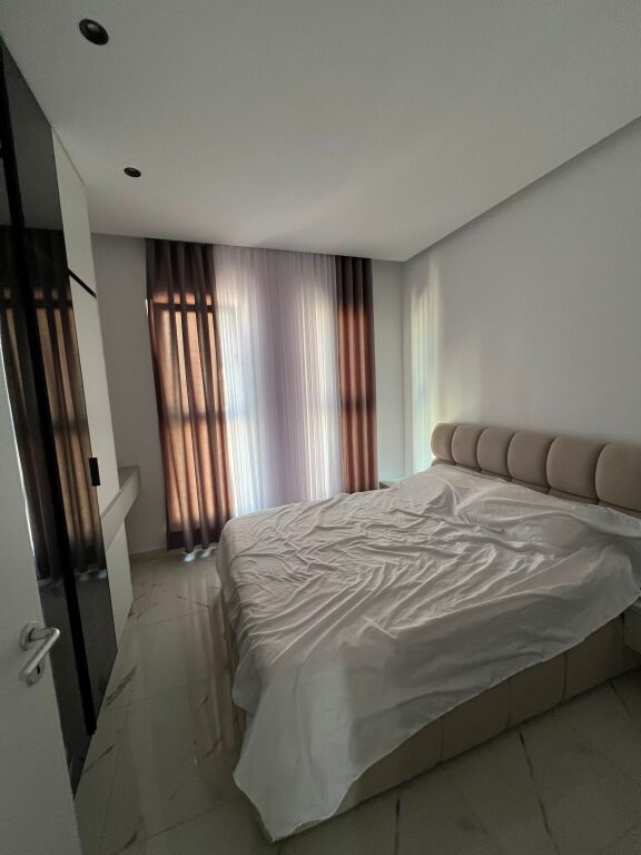 Jepet me qira apartamet 2+1+2+Post Parkimi tek Kompleksi Aura   Siperfaqja: 108m2 Kati:6 (me ashensor) I sapomobiluar dhe I pabanuar me pare  Cmimi: 80.000 Leke/muaj