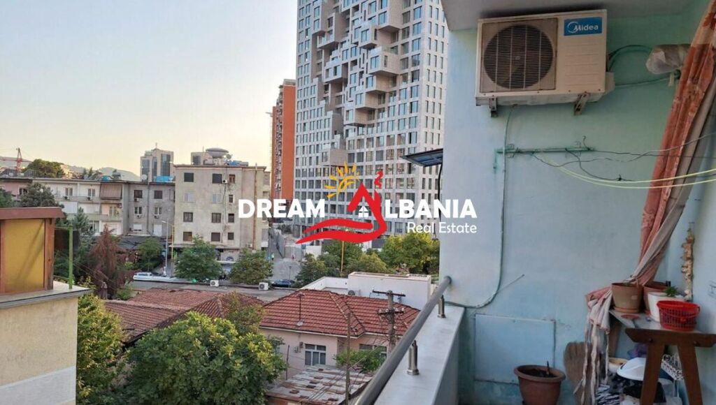 Shitet Apartament 1+1 në Rrugën e Elbasanit prane deges se thesarit ( 4119480)

