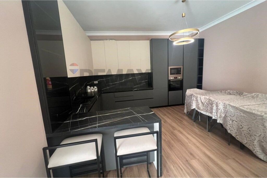 Vilë - Për Shitje - Kodra e Diellit, Tiranë