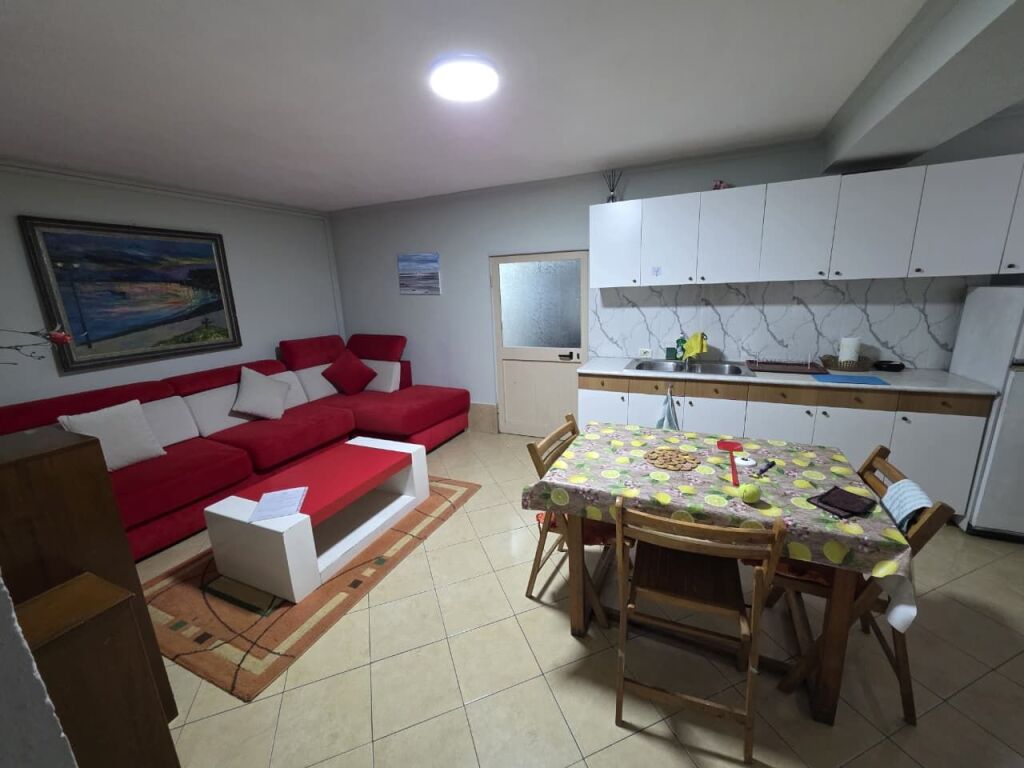 JEPET APARTAMENT ME QERA 1+1, MYSLYM SHYRI