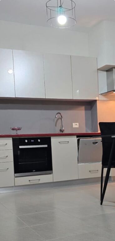 Apartament me qera 1+1 Komuna e Parisit