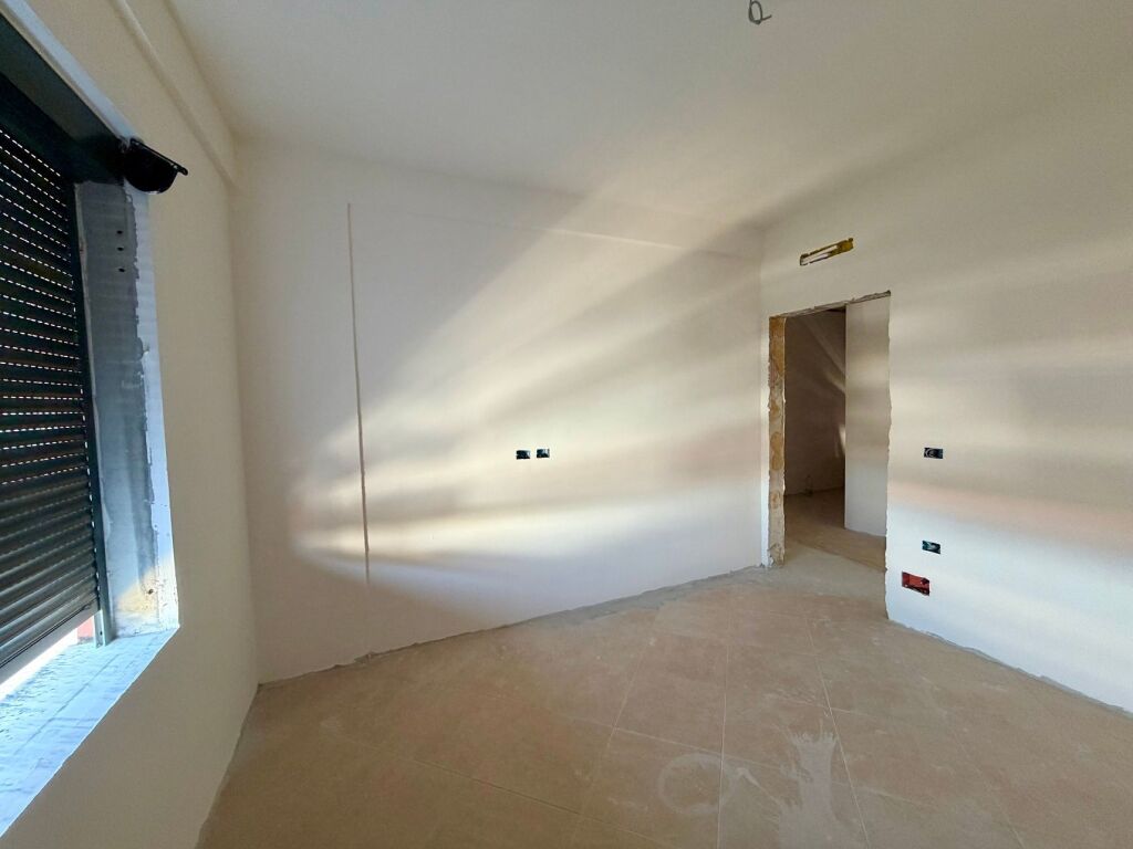 SHITET apartament 3+1 tek Universiteti "Marin Barleti", Selitë
