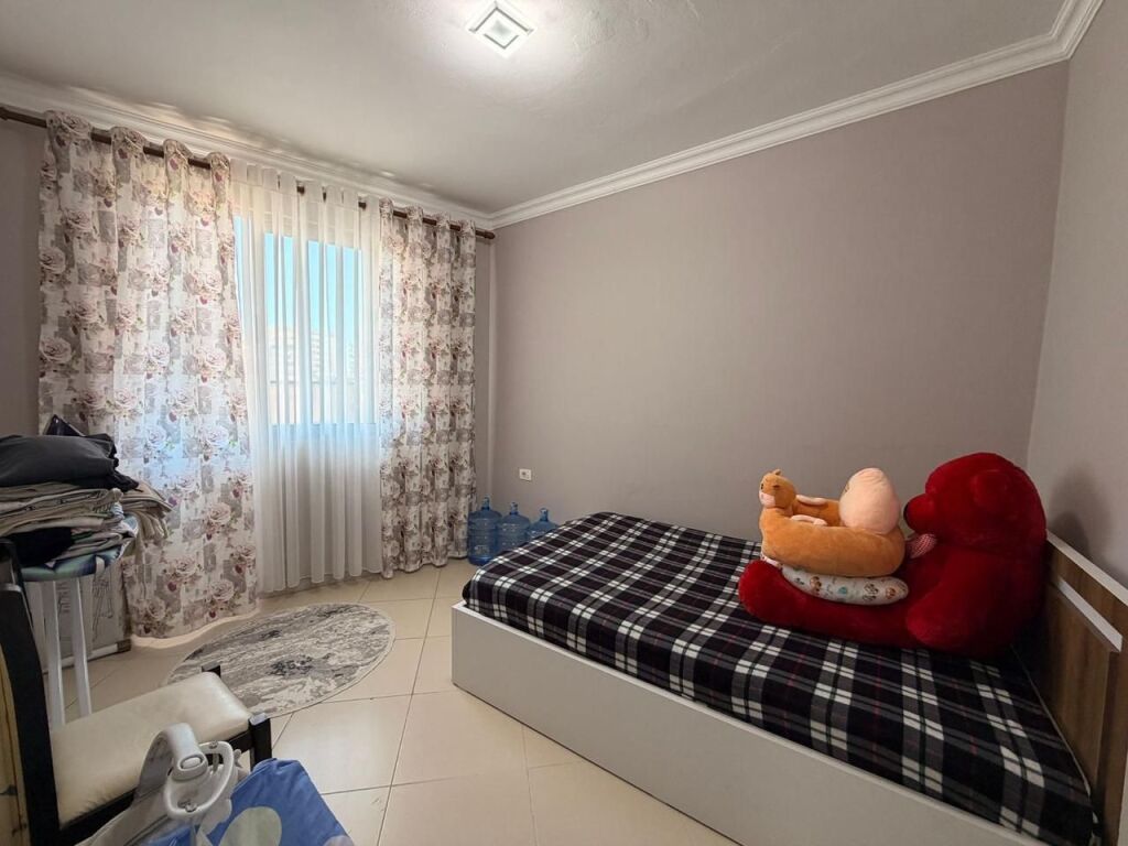 Shitet Apartament 2+1