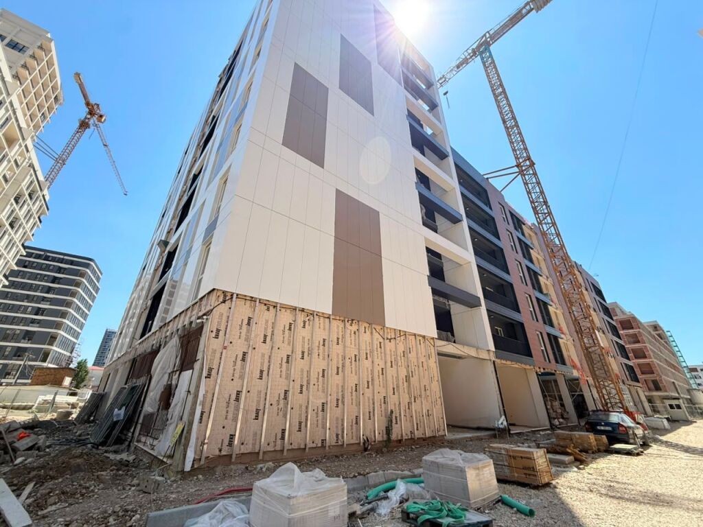 Shitet apartament 1+1 tek Bulevardi i Ri