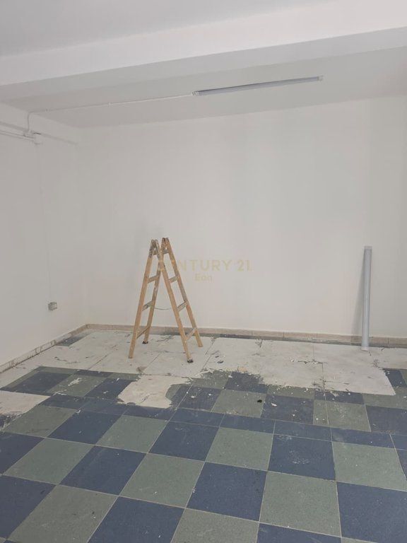 Vile 2 Katshe + Njesi Biznesi tek Gjykata, Durres !