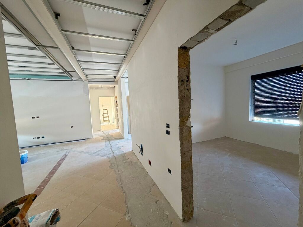 SHITET apartament 3+1 tek Universiteti "Marin Barleti", Selitë