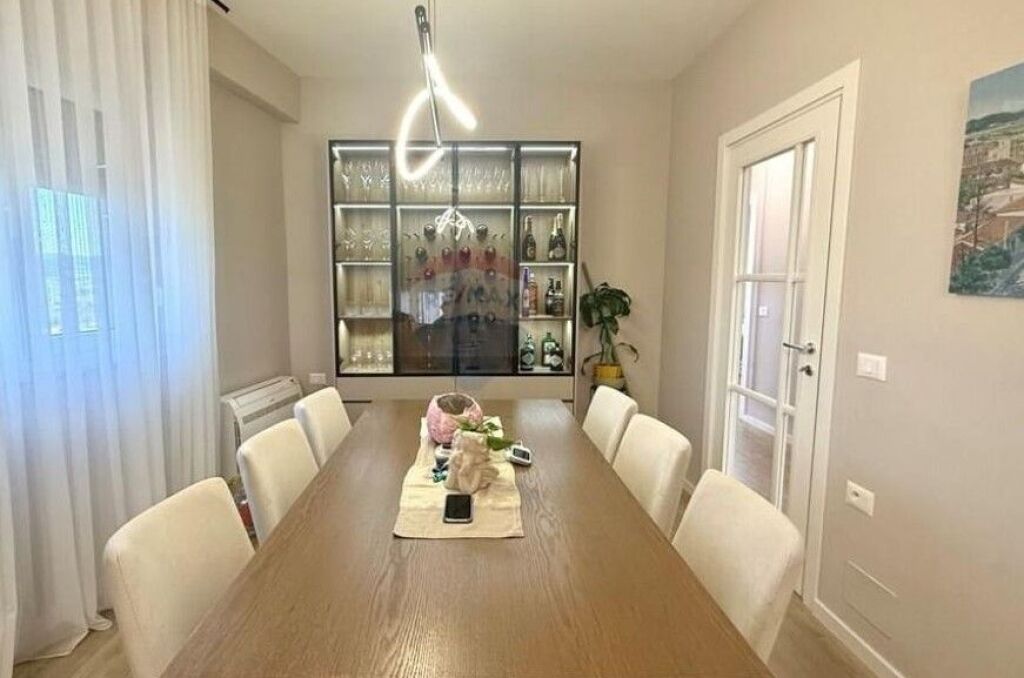 Apartament - Për Shitje - Bulevardi i Ri, Tiranë(Apartament - Për Shitje - Bulevardi i Ri, Tiranë)