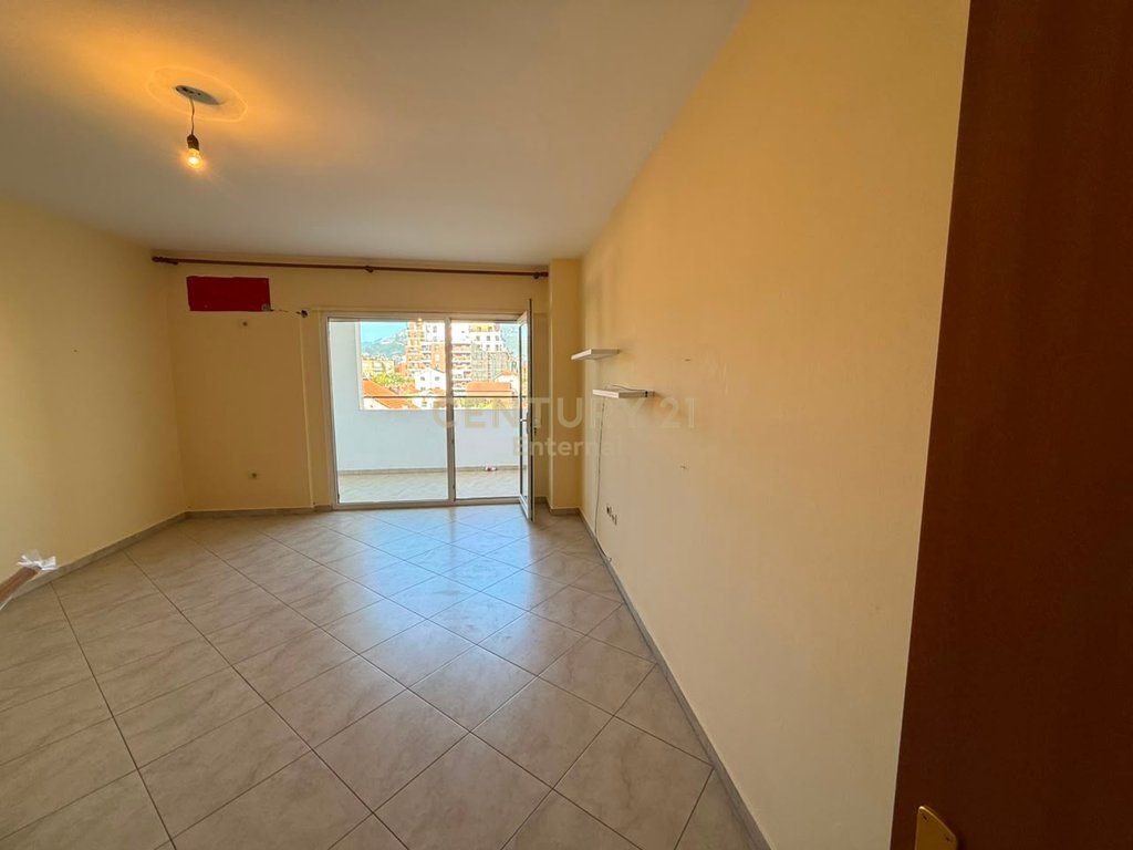 Office space for rent + parking space in Siri Kodra, Tirana! 1,000 € /Month