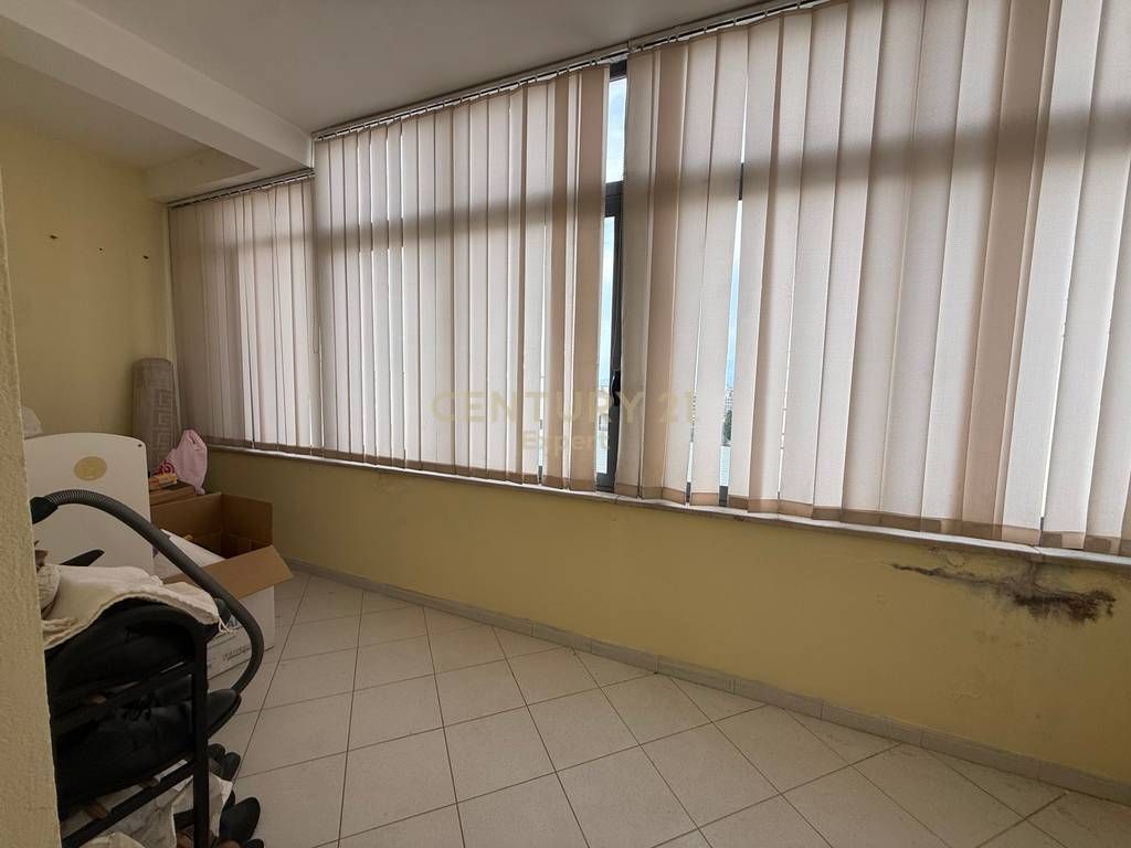 APARTAMENT 2+1+2 PER SHITJE PERBALLE RING CENTER,ZOGU I ZI!