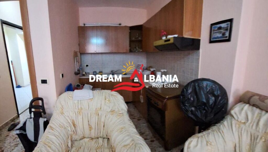 Shitet Apartament 1+1 në Rrugën e Elbasanit prane deges se thesarit ( 4119480)
