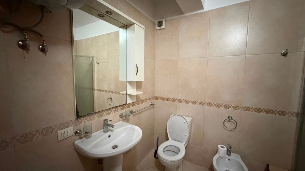 Apartment 1+1 at Komuna e Parisit!