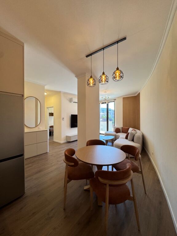 Jepet me qera apartament 2+1+2+2 ballkone+Post Parkimi tek Kompleksi Dinamo , Komuna e Parisit