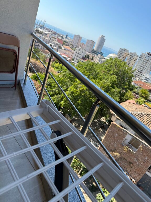 Jepet me qera apartament ne qender