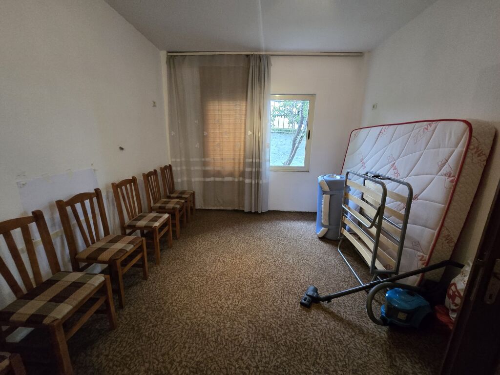 Casa privata in vendita vicino a KMY Laprakë