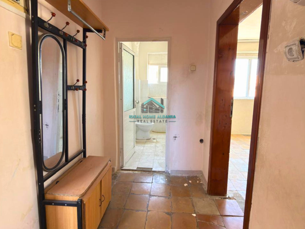 APPARTAMENTO 1+1 IN VENDITA – VICINO ALLA SCUOLA "24 MAGGIO", VLORË