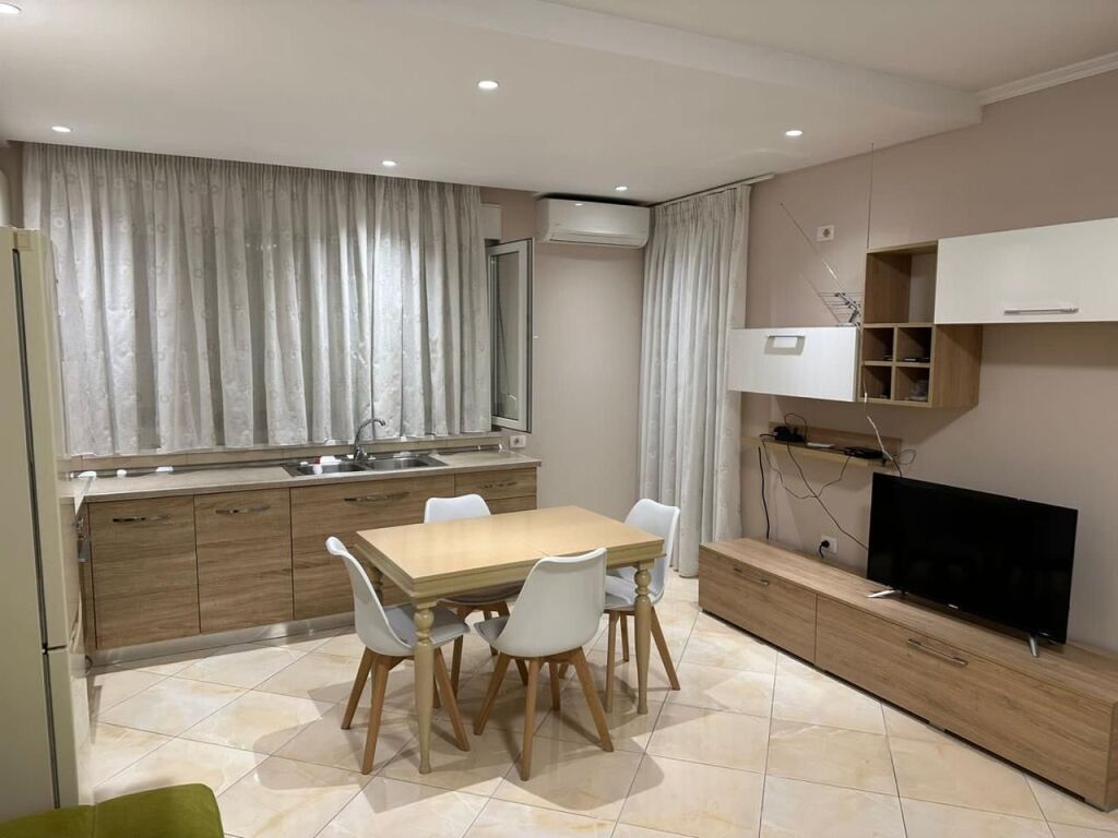 Apartament 1+1 me qera tek Kontakti.
