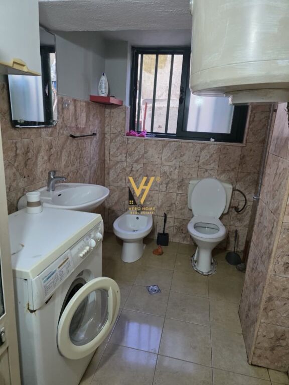 JEPET APARTAMENT 1+1 ME QERA TE MYSLYM SHYRI 45.000 LEKE