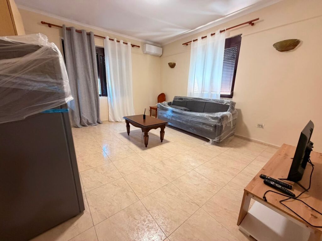 Jepet Me Qera Apartament 1+1+1 Ballkon