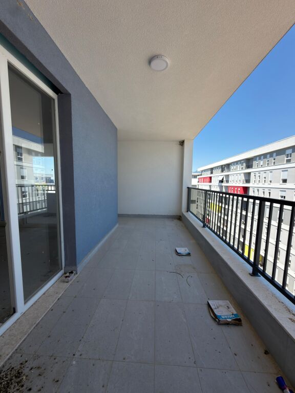 Appartamento 2+1 con Veranda in Vendita Univers City
