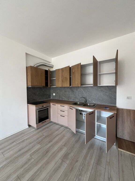 Appartamento 2+1+2 in affitto a Yzberisht, Complesso Grand Galeri