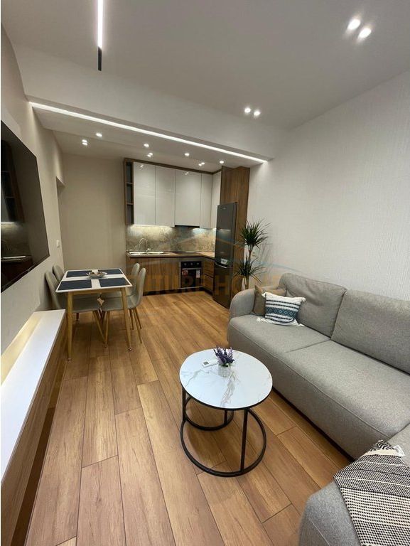 Shitet, Apartament 1+1, Pazari i Ri, Tiranë.