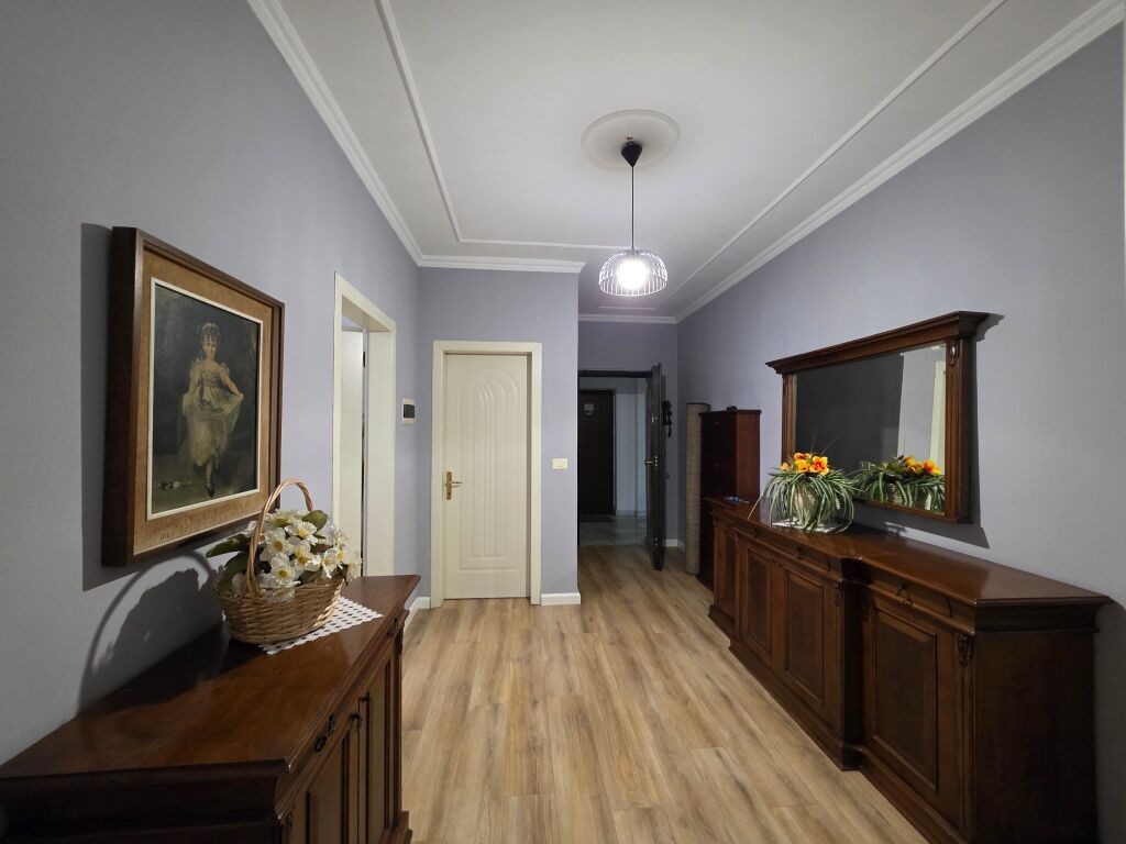 Appartamento 2+1 in affitto  Via Faik Konica, dietro lo Stadio Air Albania