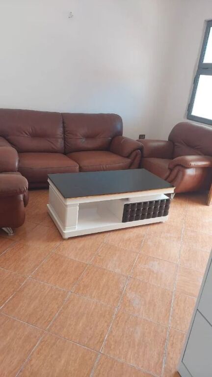 🏠Allias, Via Enver Begeja, primo piano di una villa 2+1 in affitto, arredato 40.000Leke