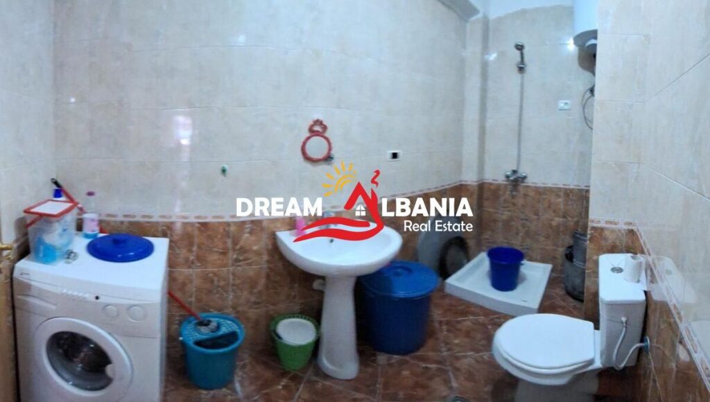 Shitet Apartament 1+1 në Rrugën e Elbasanit prane deges se thesarit ( 4119480)
