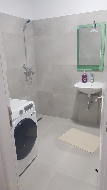 JAPIM ME QIRA APARTAMENT 2+1+2+ POST PARKIMI, TEK ASL (SPITALET)