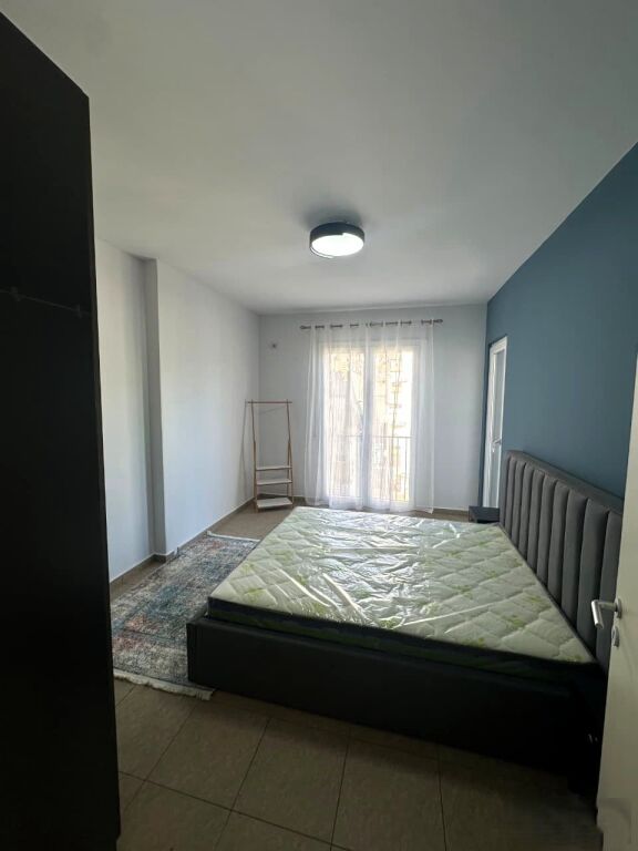 🏡 **Jepet me Qera Apartament Elegant 1+1 – Ish Stacioni i Trenit, Tiranë**