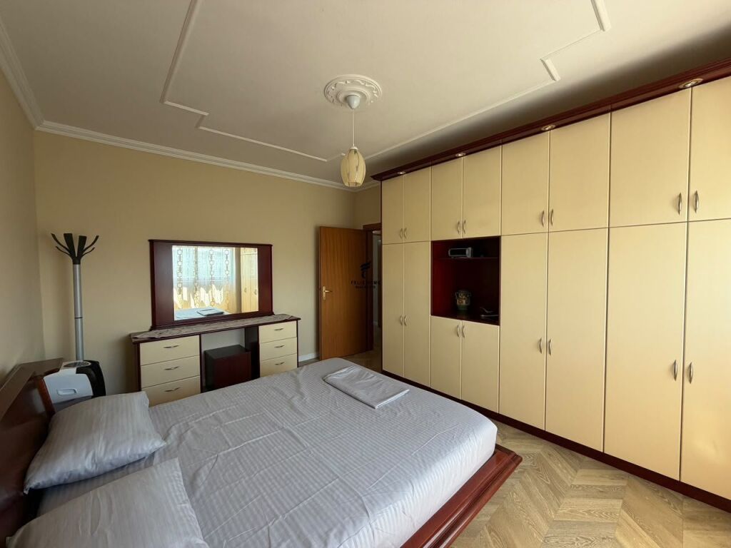 APARTAMENT ME QERA 4+1 ISH EKSPOZITA 130.000 LEKE  FH-83312