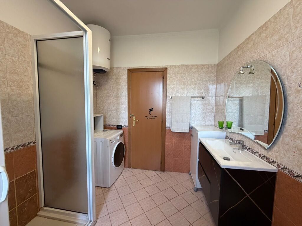 APARTAMENT ME QERA 4+1 ISH EKSPOZITA 130.000 LEKE  FH-83312