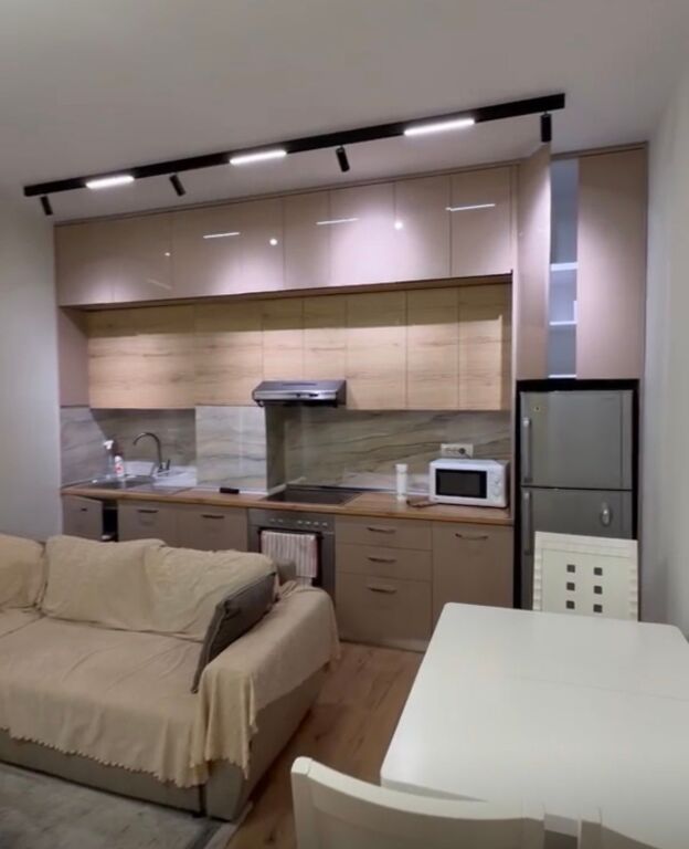 Apartament 1+1 me qira siper Maternitetit te Ri!