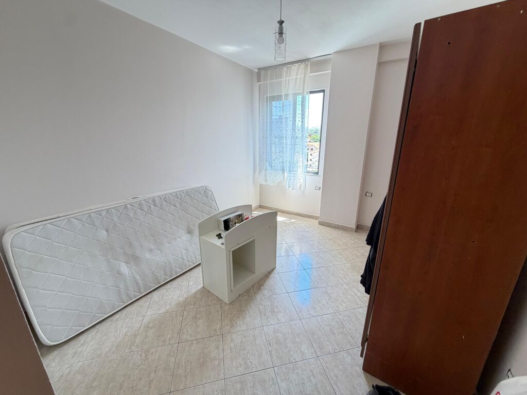 🏡 Apartment 2+1+2 for rent 📍 Grand Complex, near the Electric Market, Tirana  ✨ Features:  * 2 bedrooms (partially furnished) * Living room + new kitchen * Dishwasher * 2 toilets * Air conditioners can be installed by agreement  💰 Price: 45,000 Lek/month