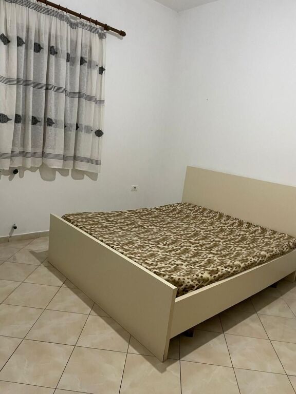Rent | Shtëpi private 1 + 1 | Rruga 5 Maji | 360 €/month