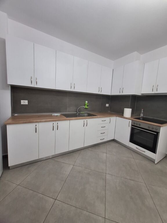 📣 Appartamento 2+1+2 con 2 balconi in affitto  📍Astir, Villa L 2💰Prezzo: 55.000 Lek/mese