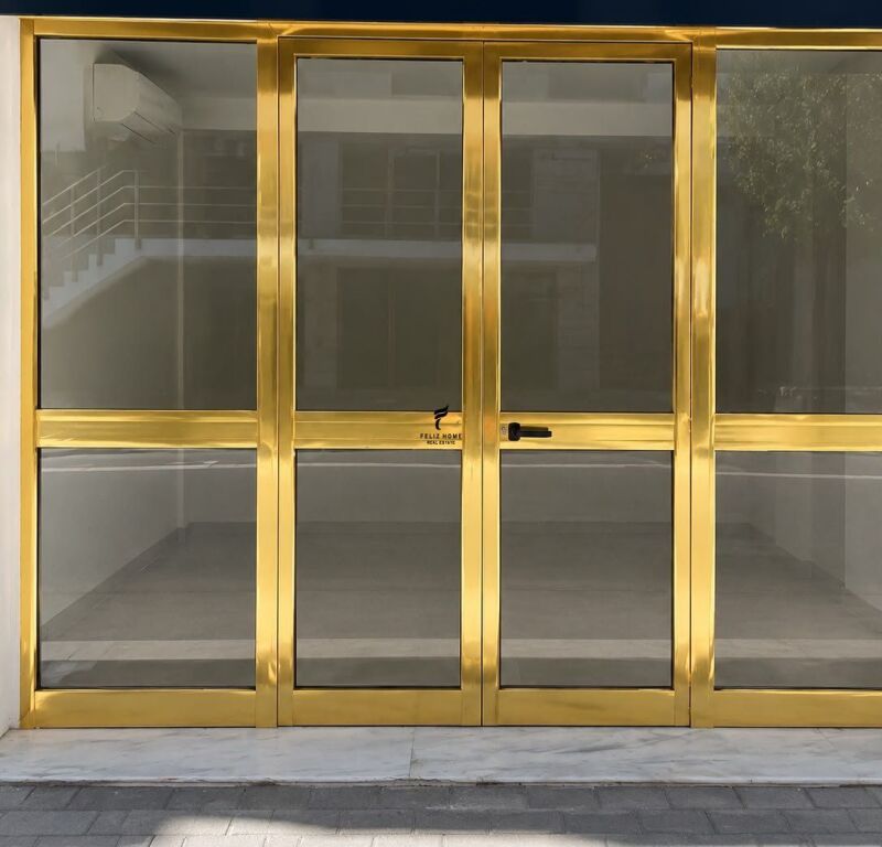 SHOP FOR RENT 40 M2 MYSLYM SHYRI 40,000 LEKE FH-83267