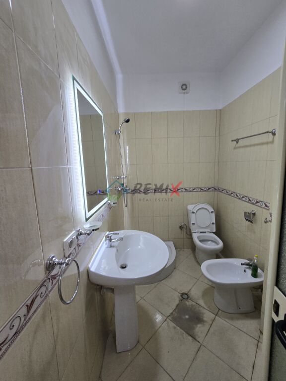 🏖️ SHITET APARTAMENT 1+1 – SHKËMBI I KAVAJËS, PRANË HOTEL LEONARDO