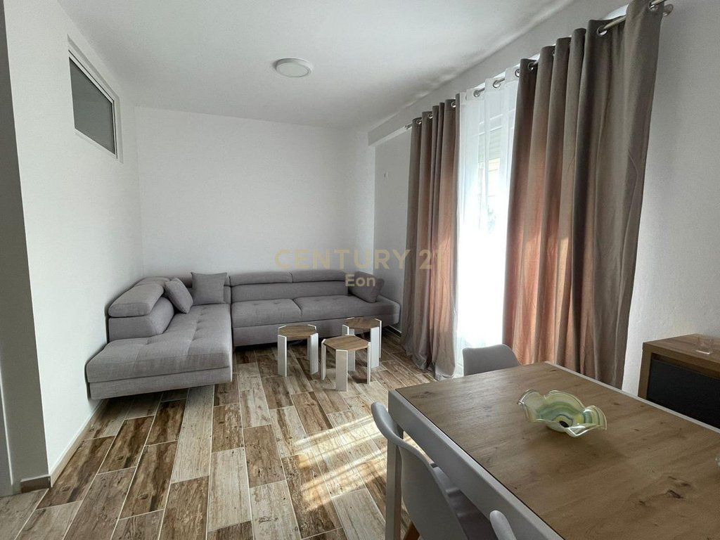 SHITET APARTAMENT 2+1 NE GOLEM 150M PRANE DETIT !