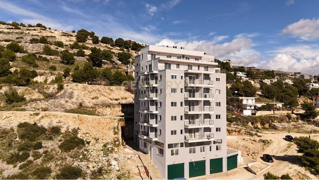 SARANDË, SHESIM APARTAMENT 2+1+2 + VERANDE NË PORTIN E LIMIONIT 300,000 €