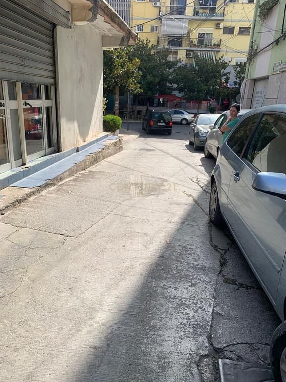 Vile 2 Katshe + Njesi Biznesi tek Gjykata, Durres !