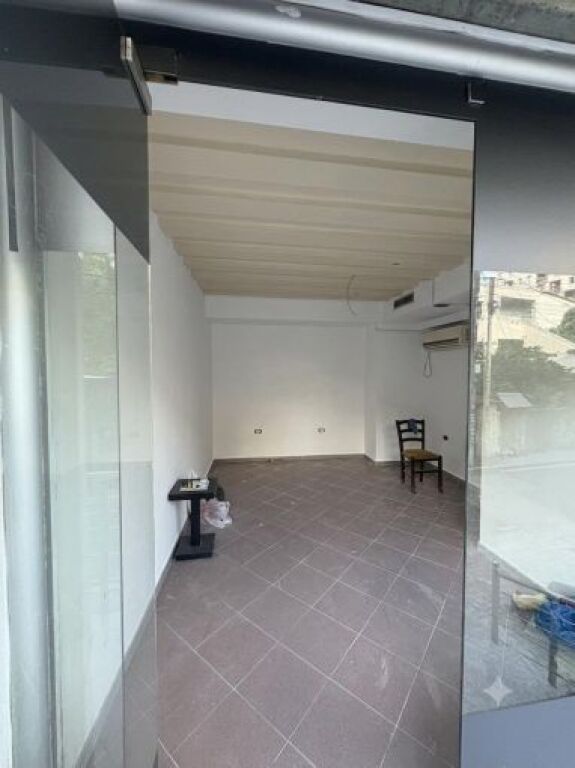 Business premises for rent on Myslym Shyri Street, near Momo Crepes.