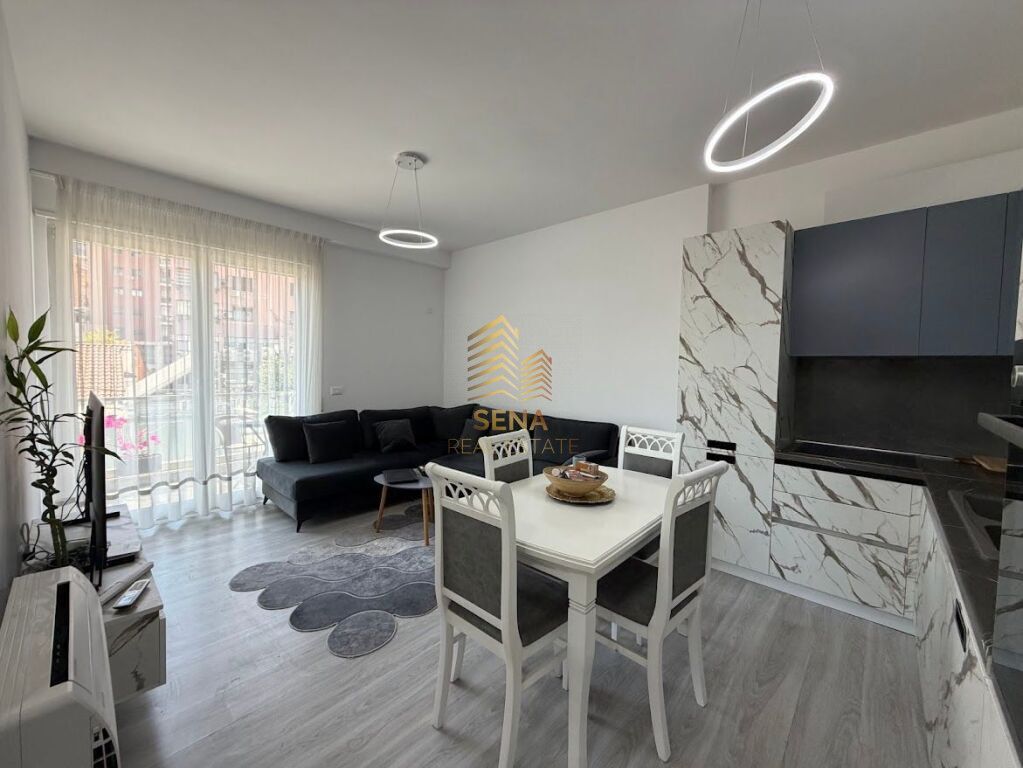 Affitto, Appartamento 1+1+balcone, Centro, 750 Euro/mese