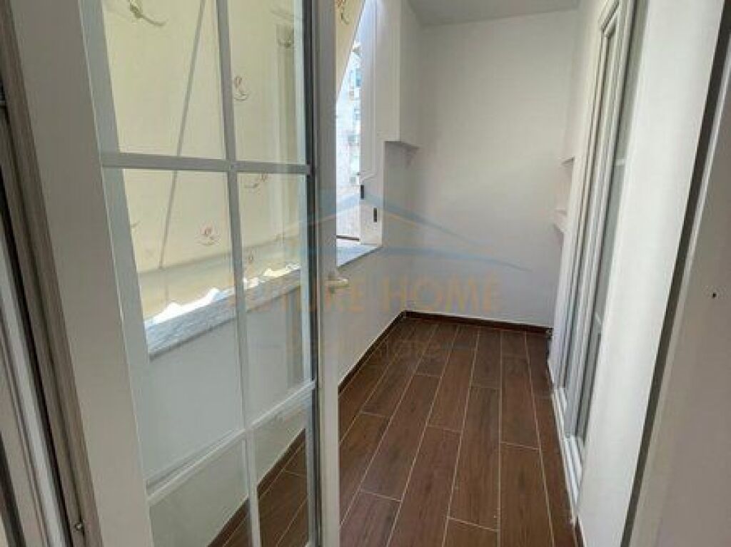 For sale, Apartment 1+1, New Bazaar, Tirana.