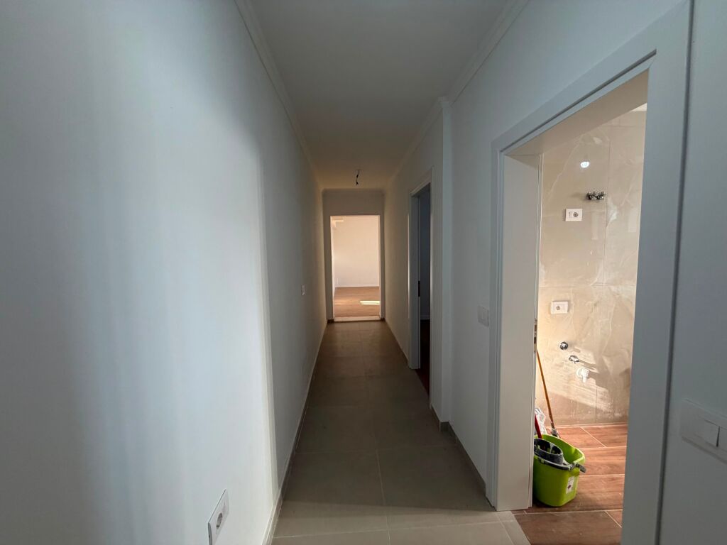 Shitet Apartament 2+1  te Stadiumi