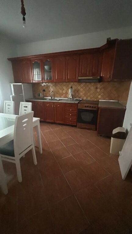 🏠Allias, Via Enver Begeja, primo piano di una villa 2+1 in affitto, arredato 40.000Leke