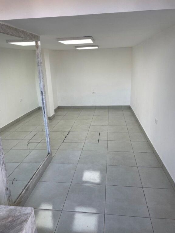 Prane Selvise, Jepet Me Qira Ambient Biznesi 3+3, 500 Euro