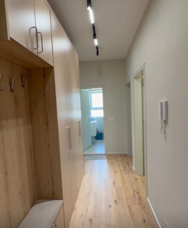 Apartament 1+1 me qira siper Maternitetit te Ri!