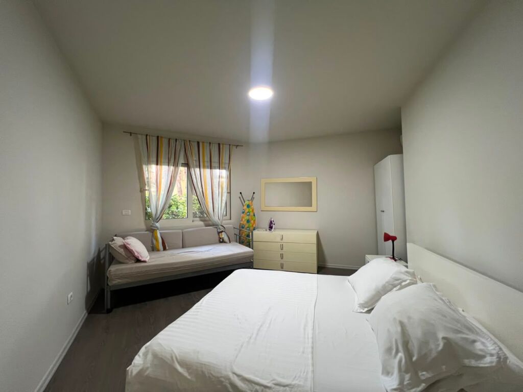 Shitet apartament 2+1+Verande+Oborr tek Kompleksi Lura 1 , Hamallaj , Gjiri i lalezit , Durres .